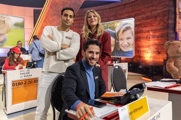 RTL telethon in Cologne, 21 11 2025 Timur Ülker, Josefin Bressel, Jan Kittmann all GZSZ The 30th RTL telethon is currently running at the EMG studios in Cologne Hürth For the anniversary, the program will be broadcast for 30 hours for the first time Celebrity supporters accept donations for children in need live on the donation hotline Cologne Hürth North Rhine-Westphalia G Copyright: xBonn.digitalx