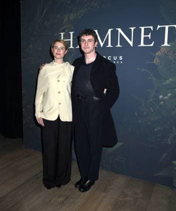 November 21, 2025, New York, Ny, United States: Jessie Buckley and Paul Mescal attend the New York Premiere of Hamnet . Held at The Whitby Hotel in New York. Zuma Press November 21, 2025. New York United States - ZUMAp281 20251121_zea_p281_005 Copyright: xPhotoxImagexPressx