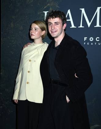 November 21, 2025, New York, Ny, United States: Jessie Buckley and Paul Mescal attend the New York Premiere of Hamnet . Held at The Whitby Hotel in New York. Zuma Press November 21, 2025. New York United States - ZUMAp281 20251121_zea_p281_006 Copyright: xPhotoxImagexPressx