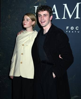 November 21, 2025, New York, Ny, United States: Jessie Buckley and Paul Mescal attend the New York Premiere of Hamnet . Held at The Whitby Hotel in New York. Zuma Press November 21, 2025. New York United States - ZUMAp281 20251121_zea_p281_010 Copyright: xPhotoxImagexPressx