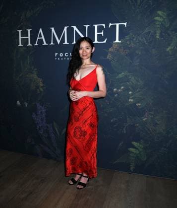 November 21, 2025, New York, Ny, United States: Chloe Zhao attends the New York Premiere of Hamnet . Held at The Whitby Hotel in New York. Zuma Press November 21, 2025. New York United States - ZUMAp281 20251121_zea_p281_011 Copyright: xPhotoxImagexPressx
