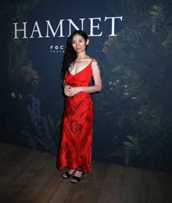 November 21, 2025, New York, Ny, United States: Chloe Zhao attends the New York Premiere of Hamnet . Held at The Whitby Hotel in New York. Zuma Press November 21, 2025. New York United States - ZUMAp281 20251121_zea_p281_013 Copyright: xPhotoxImagexPressx