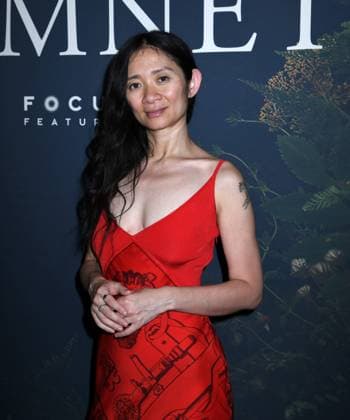 November 21, 2025, New York, Ny, United States: Chloe Zhao attends the New York Premiere of Hamnet . Held at The Whitby Hotel in New York. Zuma Press November 21, 2025. New York United States - ZUMAp281 20251121_zea_p281_016 Copyright: xPhotoxImagexPressx