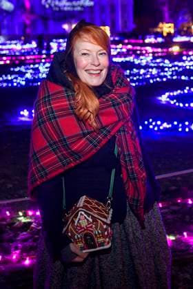 abb Enie van de Meiklokjes presenter as a guest at the premiere Christmas at the zoo with celebrities on 21 11 2025 in Berlin Berlin Germany