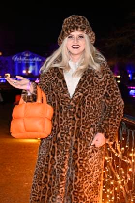 Sarah Knappik at the opening of Christmas at Tierpark 2025 at Friedrichsfelde Palace in Tierpark Berlin Berlin, 21 11 2025 Foto:xN.xKubelkax xFuturexImagex tierpark_5107