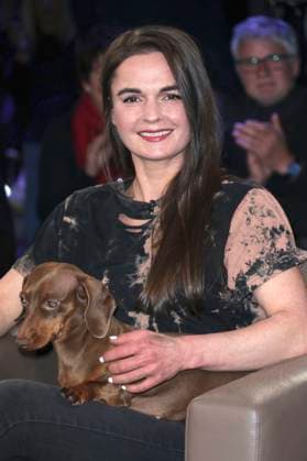 Fränze Lüttich with her dachshund Polly at the recording of the NDR Talk Show in the NDR television studio in Lokstedt Hamburg, 21 11 2025 Foto:xgbrcix xFuturexImagex ndr_talk2111_5190