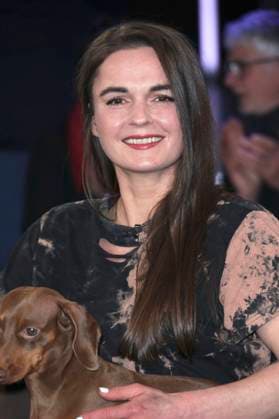Fränze Lüttich with her dachshund Polly at the recording of the NDR Talk Show in the NDR television studio in Lokstedt Hamburg, 21 11 2025 Foto:xgbrcix xFuturexImagex ndr_talk2111_5191