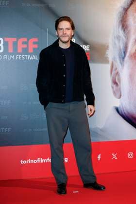 43 Turin Film Festival - Photocall TURIN, ITALY - NOVEMBER 22: Daniel Bruehl poses at the photocall of Stella della Mole Award during the 43rd Torino Film Festival 2025 at Teatro Regio on November 22, 2025 in Turin, Italy. Photo Marco Piovanotto Abacapress.com  Copyright: xPiovanottoxMarco ABACAx