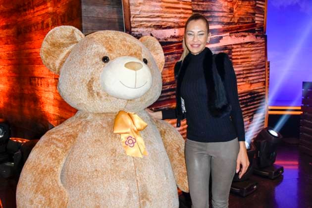 ABB Alessandra Alex Meyer Wölden Woelden with giant teddy bears Presenter guest on the donation phone in the RTL studio at the charity for the 30th anniversary of the RTL Spendenmarathon wir helfen Kindern bei RTL Deutschland on 21 11 2025 2 Donation day in Cologne Deutz NRW Germany