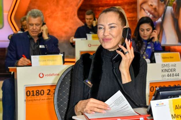 ABB Alessandra Alex Meyer Wölden Woelden presenter as a guest on the donation phone in the RTL studio at the charity for the 30th anniversary of the RTL Spendenmarathon wir helfen Kindern bei RTL Deutschland on 21 11 2025 2 donation day in Cologne Deutz NRW Germany