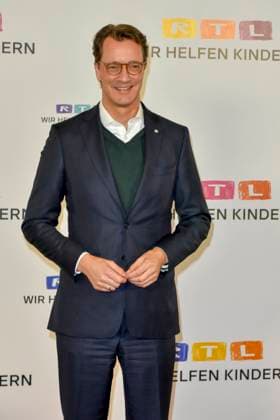 ABB Hendrik Josef Wüst Wuest CDU politician with Wolfram Kons Moderator State Premier of North Rhine-Westphalia North Rhine-Westphalia on the red carpet in the RTL studio at the charity for the 30th anniversary of the RTL Spendenmarathon wir helfen Kindern bei RTL Deutschland on 21 11 2025 2 Donation Day in Cologne Deutz NRW Germany