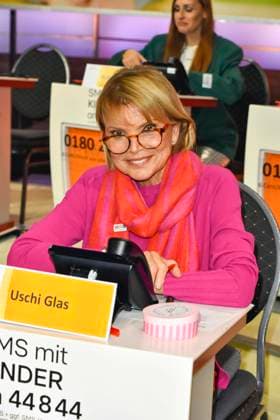ABB Uschi Glas actress as a guest on the donation phone in the RTL studio at the charity for the 30th anniversary of the RTL Spendenmarathon wir helfen Kindern bei RTL Deutschland on 21 11 2025 2 Donation day in Cologne Deutz NRW Germany