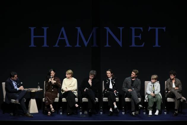 New York special screening of Focus Features Hamnet in select theaters Nov. 26th and Nationwide Dec 5th at The Whitby Hotel screening room Featuring: (L-R) Dave Karger (Moderator), Chloe Zhao (Director, Writer), Jessie Buckly, Paul Mescal, Emily Watson, Joe Alwyn, Jacobi Jupe and Noah Jupe Where: New York, New York, United States When: 21 Nov 2025 Credit: Marion Curtis StarPix for Focus Features INSTARimages EDITORIAL USE ONLY. NOT FOR USE BY NEWSPAPERS BASED IN THE UK. Copyright: xx instar55286409