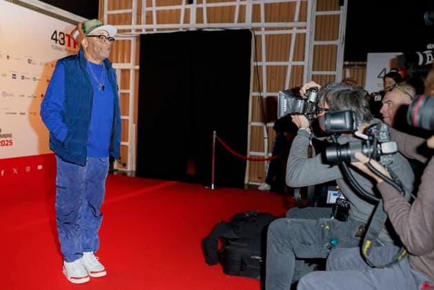 43 Turin Film Festival - Photocall TURIN, ITALY - NOVEMBER 22: Spike Lee poses at the photocall of Stella della Mole Award during the 43rd Torino Film Festival 2025 at Teatro Regio on November 22, 2025 in Turin, Italy. Photo Marco Piovanotto Abacapress.com  Copyright: xPiovanottoxMarco ABACAx