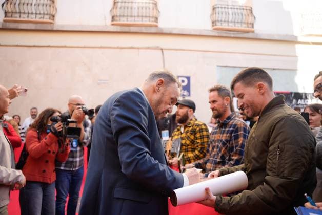 Actor John Rhys Davies unveils his star on the Almeria Walk of Fame Actor John Rhys Davies unveils his star on the Almeria Walk of Fame, November 22, 2025 in Almeria Andalusia, Spain Actor John Rhys Davies has swept this Saturday with his presence and charisma at the International Film Festival of Almeria Fical that recognizes him with its highest award for his role as Sallah, the good-natured Egyptian and ally of Indiana Jones in the films shot under the orders of Steven Spielberg, for which the fans of the saga have expressed a deep affection If you love your audience and take care of them, one day they will take care of you, said the interpreter 22 NOVEMBER 2025 Marian Leó Almeria Almeria Spain  Copyright: xMarianxLeonx 7118296