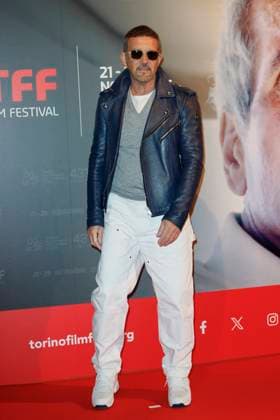 43 Turin Film Festival - Antonio Banderas at Stella della Mole Award’s photocall TURIN, ITALY - NOVEMBER 22: Antonio Banderas poses at the photocall of Stella della Mole Award during the 43rd Torino Film Festival 2025 at Teatro Regio on November 22, 2025 in Turin, Italy. Photo Marco Piovanotto Abacapress.com  Copyright: xPiovanottoxMarco ABACAx