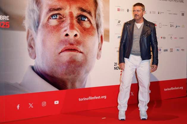 43 Turin Film Festival - Antonio Banderas at Stella della Mole Award’s photocall TURIN, ITALY - NOVEMBER 22: Antonio Banderas poses at the photocall of Stella della Mole Award during the 43rd Torino Film Festival 2025 at Teatro Regio on November 22, 2025 in Turin, Italy. Photo Marco Piovanotto Abacapress.com  Copyright: xPiovanottoxMarco ABACAx