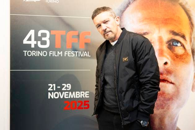 43 Turin Film Festival - Antonio Banderas TURIN, ITALY - NOVEMBER 22: Antonio Banderas poses after the screening of DOLOR Y GLORIA during the 43rd Torino Film Festival 2025 at Teatro Regio on November 22, 2025 in Turin, Italy. Photo Marco Piovanotto Abacapress.com  Copyright: xPiovanottoxMarco ABACAx