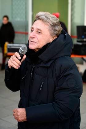 Hans Jürgen Beyer during a live performance at the Glühweinfest in the Kö Passage Görlitz, 22 11 2025 Foto:xM.xWehnertx xFuturexImagex beyer_5102