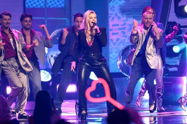 Beatrice Egli in the ZDF music show The Giovanni Zarrella Show live from the Offenburg Exhibition Center Offenburg, 22 11 2025 Foto:xR.xSchmiegeltx xFuturexImagex zarrella_5295