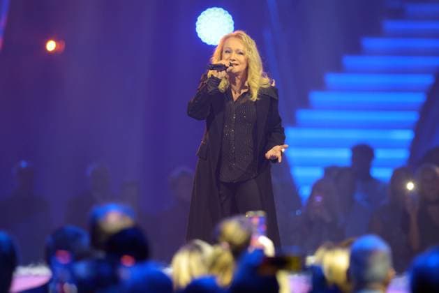 The Giovanni Zarrella Show Wir sagen Dankeschön Nicole German pop singer, won the Eurovision Song Contest in 1982 with the song ein bisschen Frieden The Giovanni Zarrella Show ZDF Live broadcast from 22 11 2025 in the Baden Arena Offenburg under the motto Wir sagen Dankeschön Offenburg, Baden Württemberg, Germany