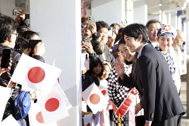 Crown princess, prince visit Izu Oshima Island Japanese Crown Princess Kiko and her son Prince Hisahito wave before leaving Izu Oshima Island in the Pacific about 100 kilometers south of Tokyo on Nov. 23, 2025. (Pool photo)  A14AA0005057044P