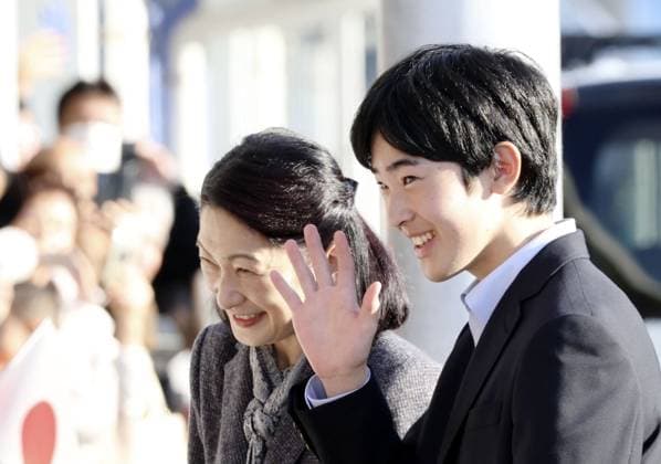 Crown princess, prince visit Izu Oshima Island Japanese Crown Princess Kiko and her son Prince Hisahito wave before leaving Izu Oshima Island in the Pacific about 100 kilometers south of Tokyo on Nov. 23, 2025. (Pool photo)  A14AA0005057045P
