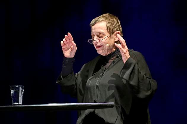 Katharina Thalbach and The Beauty of Gemina Acoustic at the musical stage reading Schatten über dem Nichts at the Gerhart Hauptmann Theater Görlitz, 23 11 2025 Foto:xM.xWehnertx xFuturexImagex thalbach_5111