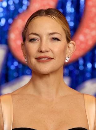 Sur un Air de Blues - Song Sung Blue Premiere Kate Hudson attends the Sur un Air de Blues - Song Sung Blue Premiere at Le Grand Rex on November 23, 2025 in Paris, France.  Copyright: xDFYx