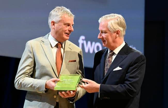 The Fund For Scientific Research Awards BRUSSELS, BELGIUM - NOVEMBER 24 : Johan Neyts ( KU Leuven ) receives the prize for Biomedical Sciences. King Philippe attends the five-yearly awards ceremony of the (National) Fund for Scientific Research (FRS-FNRS) and the Fonds Wetenschappelijk Onderzoek (FWO). These awards recognise Belgian researchers who have made a significant contribution to their field and promote the international reputation of Belgian scientific research. The disciplines covered include the humanities, social sciences, fundamental biomedical sciences, clinical biomedical sciences, fundamental exact and natural sciences, and applied sciences. The ceremony brings together representatives from the academic, scientific and insti  Copyright: xBertxVanxDenxBrouckex