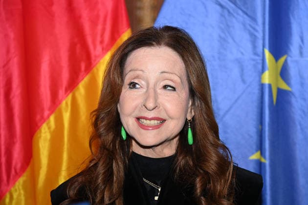 Vicky LEANDROS Saengerin, single picture, cropped single motif, portrait, portrait, portrait receives the Bavarian Order of Merit from Markus SOEDER Minister President of Bavaria and CSU Chairman at the Bavarian Order of Merit Award Ceremony in the Prinz Carl Palais in Munich on 24 11 2025