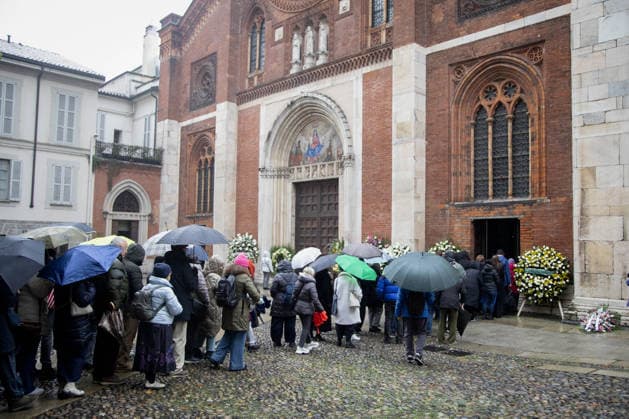 Milan, Funeral of Ornella Vanoni in the church of San Marco in the Brera district. In the photo: the arrival of the people.  Copyright: xFrancescoxEnriquezx xipa-agency.netx xPoolxEmanuelexDexCarlixexFrancesx IPA_Agency_IPA68331962