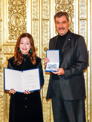 Singer Vicky Leandros receives the Bavarian Order of Merit in Munich Munich, 24 11 2025 Singer Vicky Leandros receives the Bavarian Order of Merit in Munich from Dr. Marcus Söder Bavaria Copyright: xMatthiasxGränzdörferx