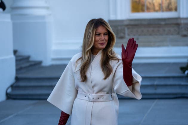 November 24, 2025, Washington, District of Columbia, United States: First Lady MELANIA TRUMP welcomes the White House Christmas Tree to the White House on November 24, 2025 Washington United States - ZUMAl312 20251124_znp_l312_011 Copyright: xAndrewxLeydenx