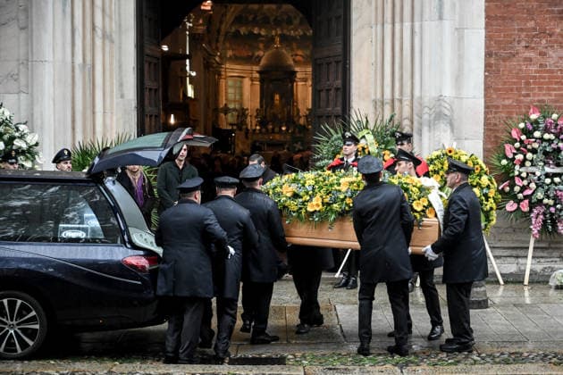 November 24, 2025, Milano, Mi, Italia: Ornella Vanoni s funeral in Milan Nov 24th 2025 Milano Italia  - ZUMAa289 20251124_zia_a289_066 Copyright: xNicolaxMarfisi Agfx