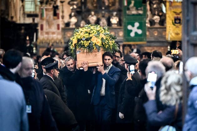 November 24, 2025, Milano, Mi, Italia: Ornella Vanoni s funeral in Milan Nov 24th 2025 Milano Italia  - ZUMAa289 20251124_zia_a289_076 Copyright: xNicolaxMarfisi Agfx