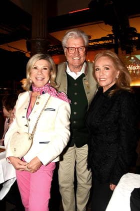 Marianne Michael Hartl Yodeling Duo Marian Schulz Publisher Muenchen 23 11 2025 Wirtshaus am Schlachthof Narrhalla Sigi Sommer Taler Kunst Kabarettpreis Verleihung 2025 Photo Bernd Lindenthaler Muenchen