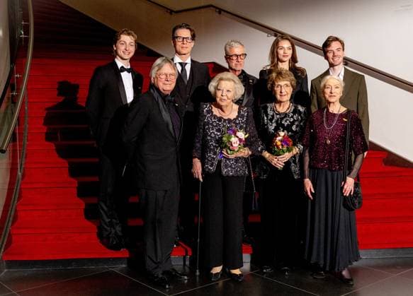 Amsterdam, The Netherlands, 2025-11-24 20:54:07 AMSTERDAM, 24-11-2025, DeLaMar. Princess Beatrix and Princess Margriet attend the 27th edition of the Dutch Ballet Gala, organized by the Dansersfonds 79 Foundation, at DeLaMar in Amsterdam. PHOTO: NLBeeld Patrick van Emst Credit: NL Beeld Patrick van Emst  Copyright: xx x