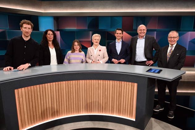 Presenter Louis Klamroth, lr , Tatjana Halm, Bianca Heinicke, Renate Künast, Christoph Ploss, Gero Furchheim, and Gerrit Heinemann as guests on the ARD talk show Hart aber Fair with the topic discount battle and ordering mania What is the true price of bargains?