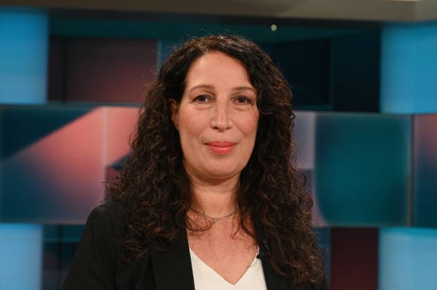 Consumer advocate Tatjana Halm, Head of Legal and Digital Affairs at the Bavarian Consumer Advice Center, as a guest on the ARD talk show Hart aber Fair with the topic of discount battles and ordering mania What is the true price of bargains?