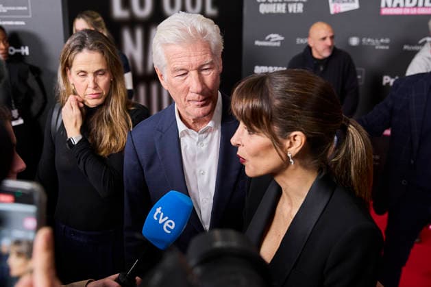 November 24, 2025, Madrid, Madrid, Spain: RICHARD GERE and ALEJANDRA GERE Lo Que Nadie Quiere Ver premiere Madrid Spain - ZUMAc260 20251124_zep_c260_009 Copyright: xMikexChicorrox