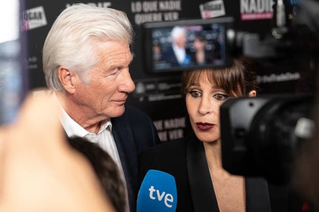 Lo Que Nadie Quiere Ver - Premiere in Madrid, Spain - 24 Nov 2025 Richard Gere attends the Lo Que Nadie Quiere Ver premiere at the Callao cinema. Madrid Spain Copyright: xAtilanoxGarciax xSOPAxImagesx photo01264