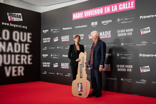 Lo Que Nadie Quiere Ver - Premiere in Madrid, Spain - 24 Nov 2025 Richard Gere and Alejandra Gere attend the Lo Que Nadie Quiere Ver premiere at the Callao cinema. Madrid Spain Copyright: xAtilanoxGarciax xSOPAxImagesx photo01243