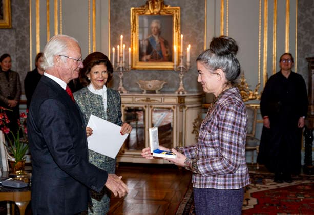 Swedens King Carl Gustaf and Queen Silvia award the Prince Eugen Medal, for outstanding artistic achievement, to artist Ann Böttcher at Stockholm Palace, Stockholm, Sweden, November 24, 2025 SWEDEN x10050x  Copyright: xPontusxLundahl TTx PRINCE EUGENE MEDAL SWEDEN T-ekZ1tAjcE
