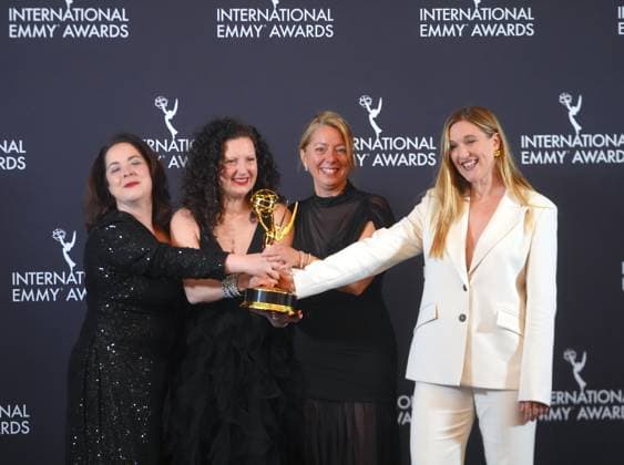 53rd International Emmy Awards NEW YORK, US - NOV 24: Canadian producer Wendy Litner (2L) and Canadian producer Lauren Corber (2R) pose with The Short-Form Series award for My Dead Mom during the 53rd International Emmy Awards Gala at the New York Hilton Midtown on Monday night, November 24, 2025, in New York City. Selcuk Acar Anadolu New York United States. Editorial use only. Please get in touch for any other usage.  Copyright: x2025xAnadoluxSelcukxAcarx