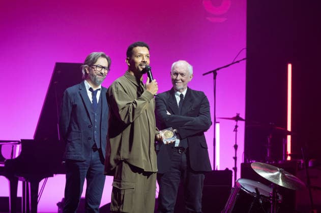 Grands Prix de la Sacem 2025 Ceremony - Paris Waly Dia (Grand prix de l humour) with Alex Jaffray and Don Kent attending the Grands Prix de la Sacem 2025 Ceremony held at Les folies Bergeres theater, in Paris, France, on November 24, 2025. Photo by Mireille Ampilhac ABACAPRESS.COM Paris France  Copyright: xAmpilhacxMireille ABACAx