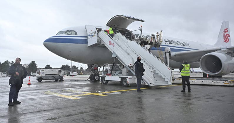 The pandas, named Huan Huan and Yuan Zi return to China ROISSY, FRANCE - NOVEMBER 25: After spending 13 years at Beauval Zoo in Loir-et-Cher, Centre-Val de Loire, in central France, the female panda Huan Huan and the male panda Yuan Zi are being sent back to China on a cargo plane from Roissy–Charles de Gaulle Airport near Paris, France on November 25, 2025. Mustafa Yalçin Anadolu Roissy France. Editorial use only. Please get in touch for any other usage.  Copyright: x2025xAnadoluxMustafaxYalcÄ±nx