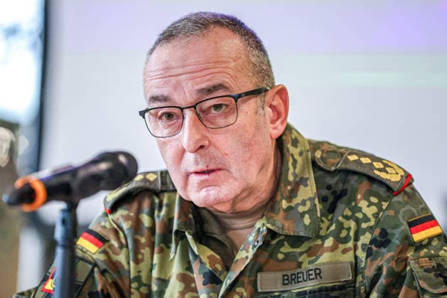 Bundeswehr Digitalization Land-Based Operations D LBO General Carsten Breuer, Inspector General of the Bundeswehr Munster Munster, Örtzetal Kaserne Niedersachsen Germany