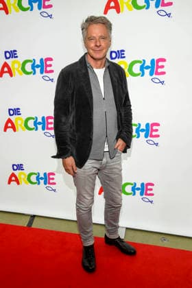 ABB Joerg Pilawa TV presenter guest at the celebration of 30 years of Die Arche on 25 11 2025 in Berlin The association Die Arche Christliches Kinder und Jugendwerk e V the association was founded in 1995 in Berlin Hellersdorf, which is committed to combating child poverty in Germany Berlin Germany