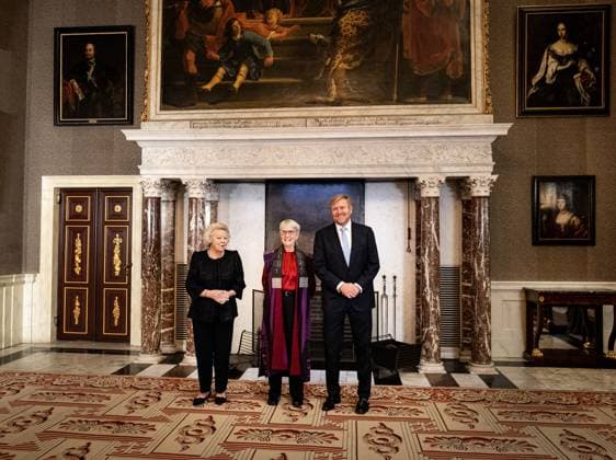 AMSTERDAM King Willem-Alexander and Princess Beatrix at the Erasmus Prize presentation ceremony for American philosopher and science historian Donna Haraway at the Royal Palace. This year s prize theme is the science of what unites us. ANP RAMON VAN FLYMEN netherlands out - belgium out  Copyright: xx x543047630x originalFilename: 543047630.jpg